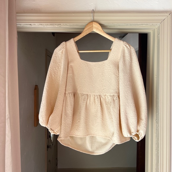 JUST Female cream textured blouse size Small Lisa Says Gah - Picture 2 of 8